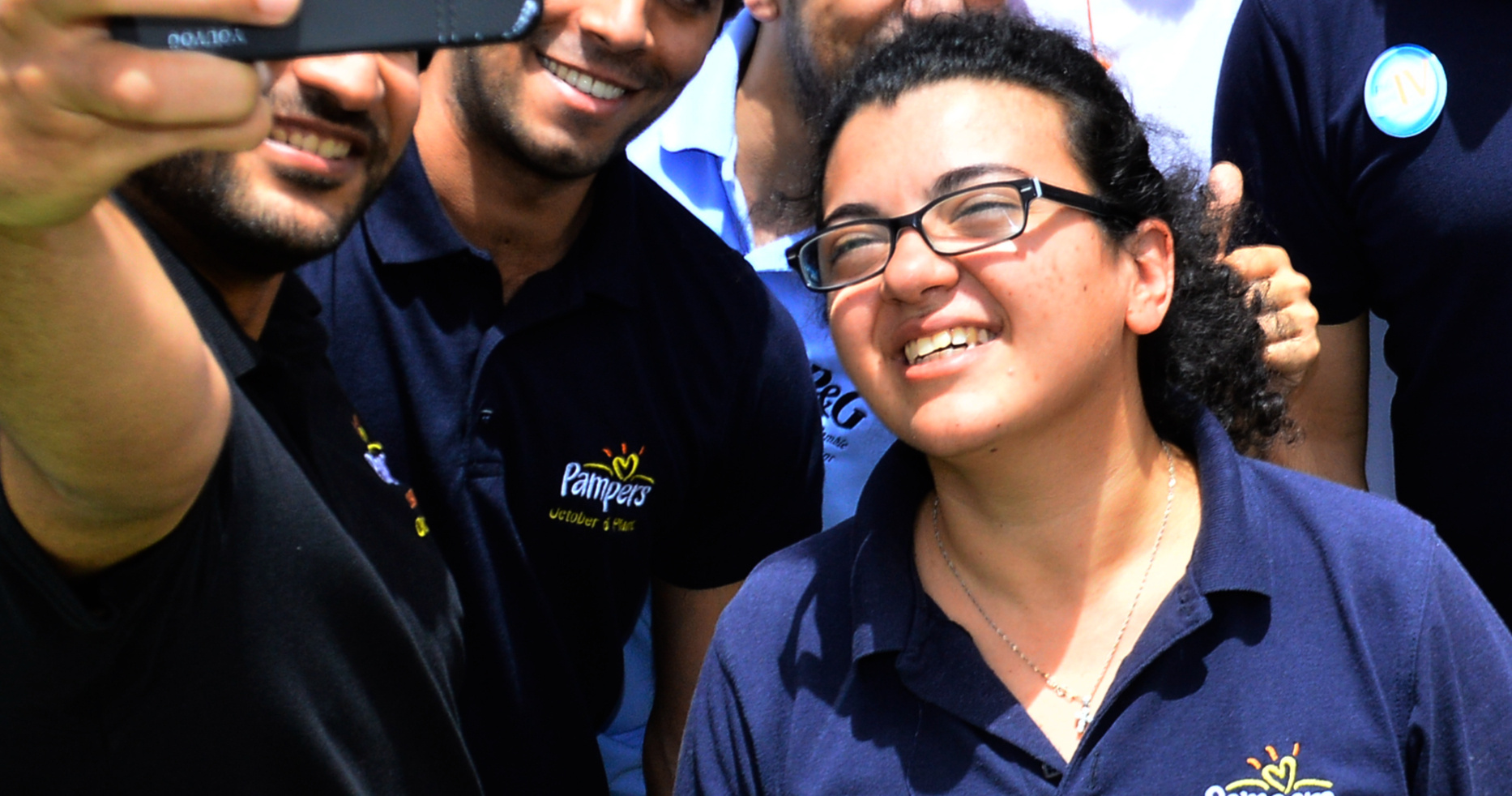 Rasha Abdelmalek celebrando con el equipo de planta tras el proyecto de integración de talleres y desarrollo de la polivalencia.
